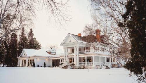 An historic mansion wedding venue covered in snow in winter