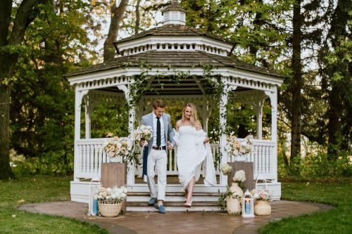 A couple in the gazebo at the Norland, an outdoor wedding venue in Alberta